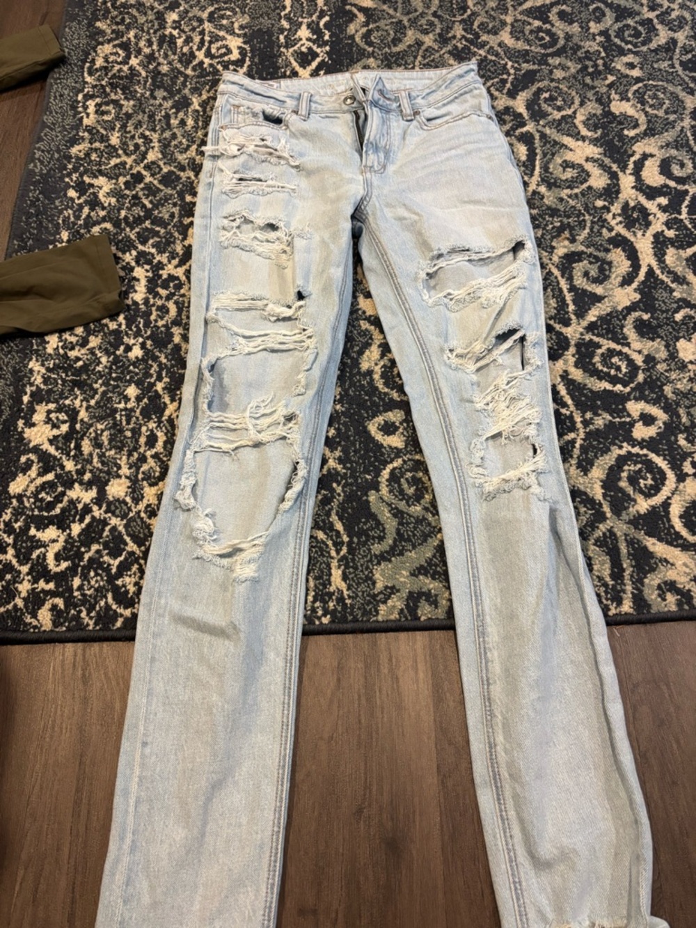 American Eagle Outfitters Light Wash Ripped Skinny Jeans